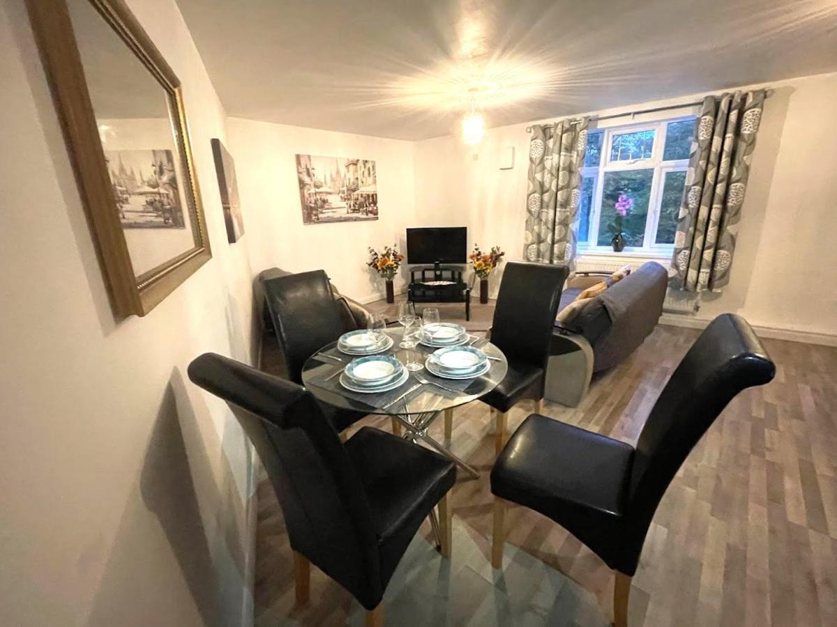 Deluxe 1-Bedroom Serviced Apartment Sleeps 4 For Short Or Long Stay Gillingham  Extérieur photo