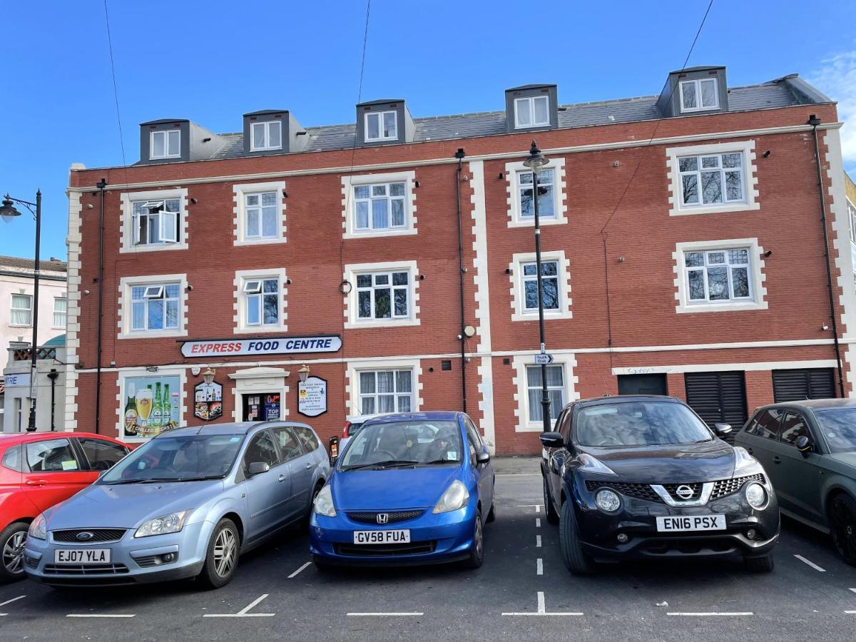 Deluxe 1-Bedroom Serviced Apartment Sleeps 4 For Short Or Long Stay Gillingham  Extérieur photo
